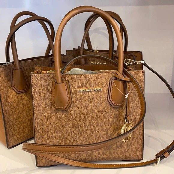 Michael Kors Mercer Medium Pebbled Leather Crossbody Bag - Picture 3 of 16